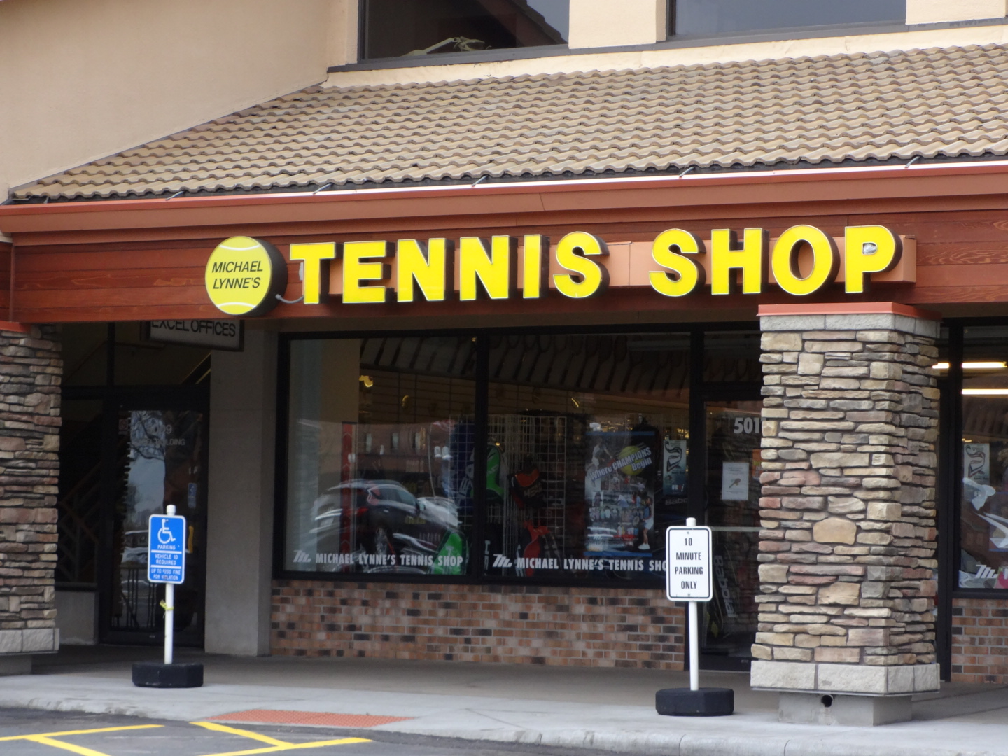 Tennis shop